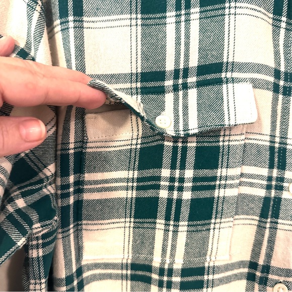 Old Navy The Boyfriend Shirt Womens Size L Green White Plaid Flannel Cozy Layer - Picture 4 of 10